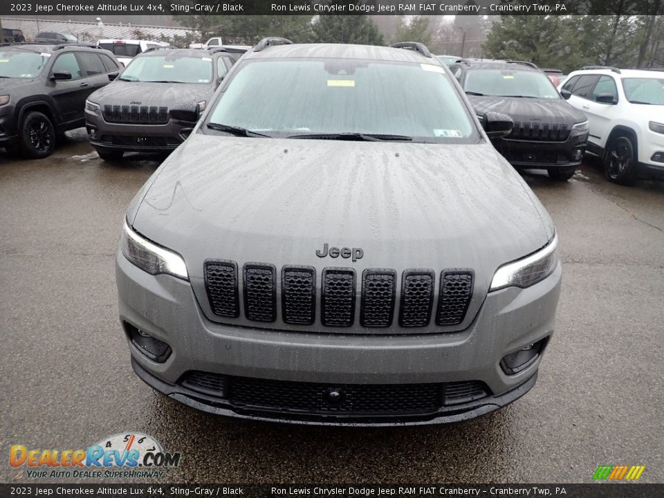 2023 Jeep Cherokee Altitude Lux 4x4 Sting-Gray / Black Photo #8