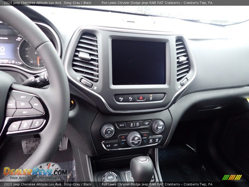 2023 Jeep Cherokee Altitude Lux 4x4 Sting-Gray / Black Photo #17