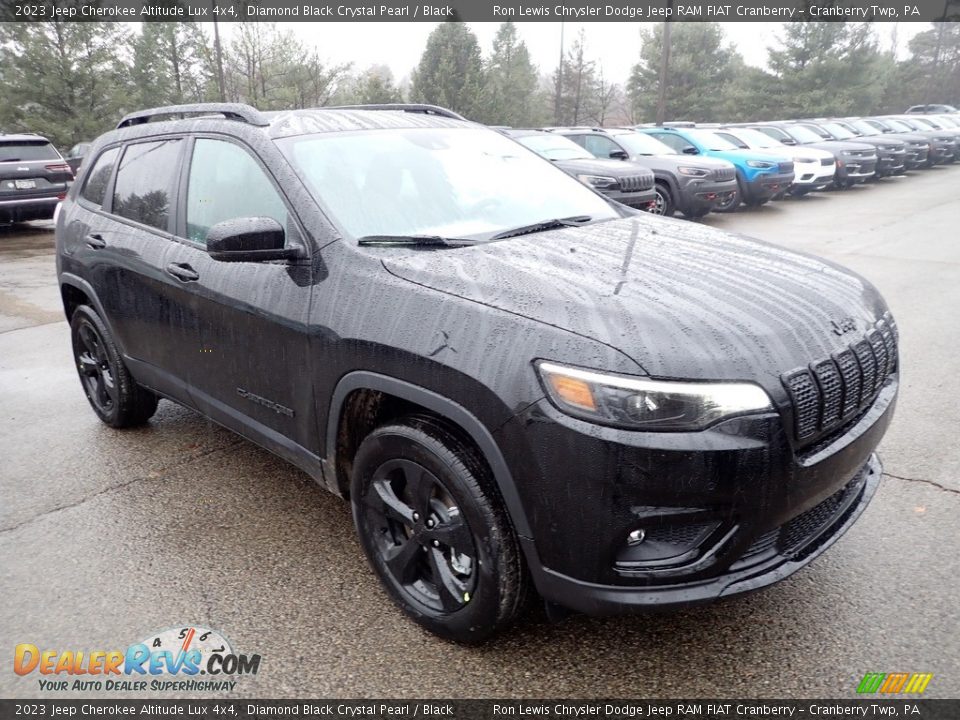 Front 3/4 View of 2023 Jeep Cherokee Altitude Lux 4x4 Photo #7