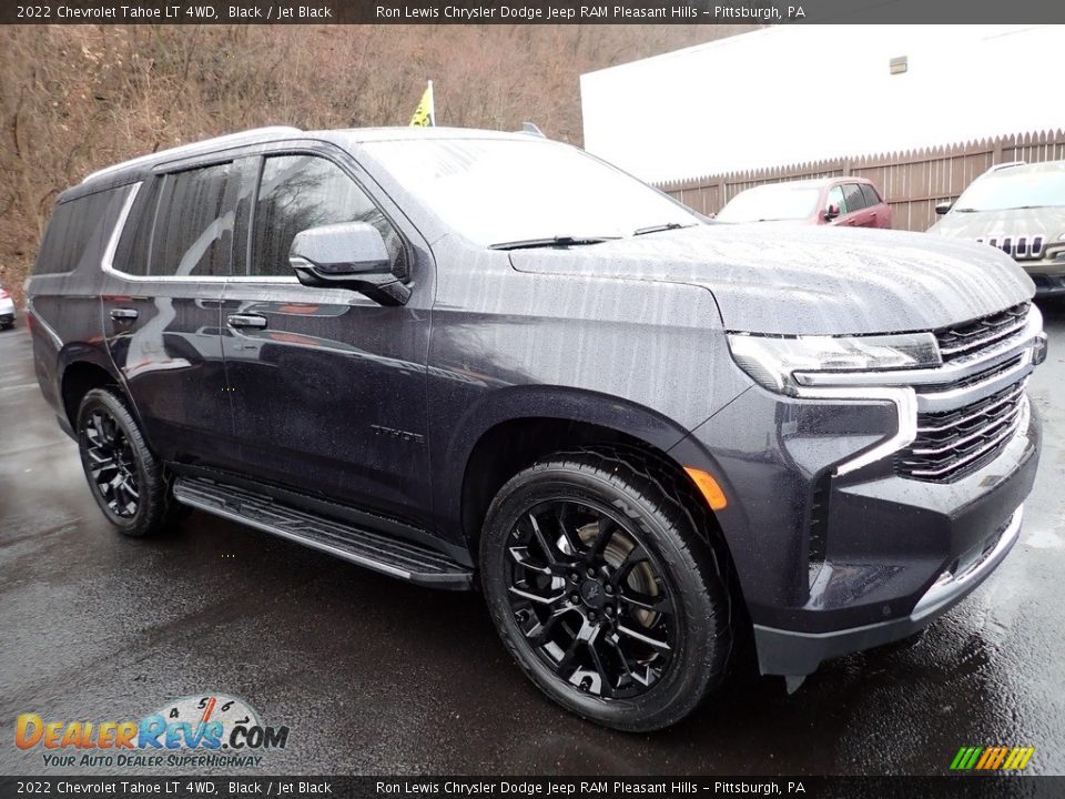 Front 3/4 View of 2022 Chevrolet Tahoe LT 4WD Photo #8