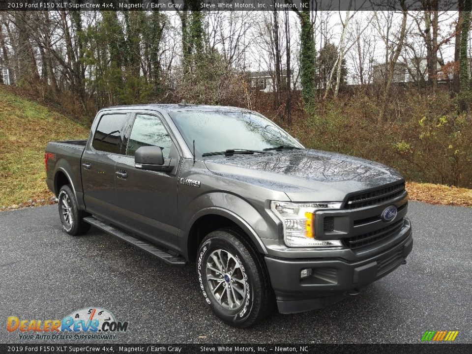 Front 3/4 View of 2019 Ford F150 XLT SuperCrew 4x4 Photo #5