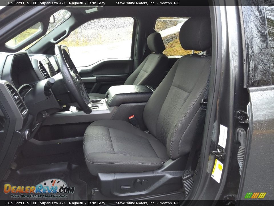 Front Seat of 2019 Ford F150 XLT SuperCrew 4x4 Photo #13
