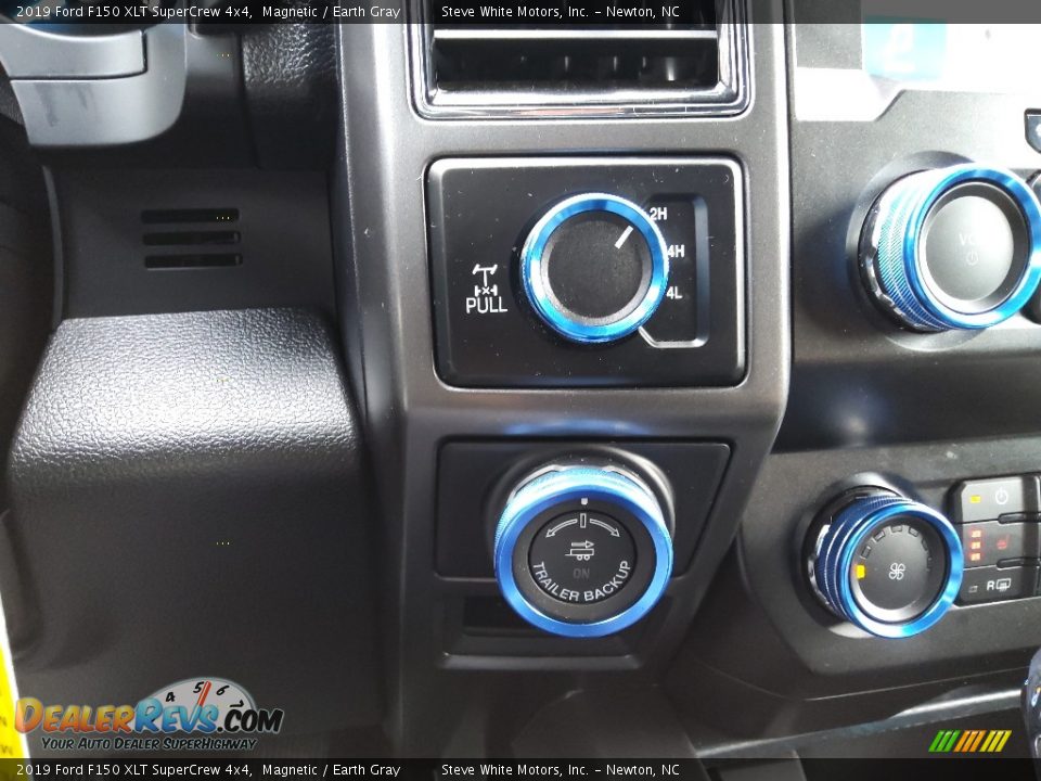 Controls of 2019 Ford F150 XLT SuperCrew 4x4 Photo #23