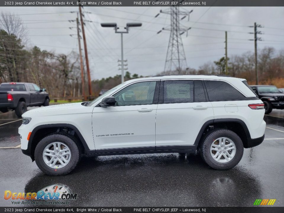 2023 Jeep Grand Cherokee Laredo 4x4 Bright White / Global Black Photo #3