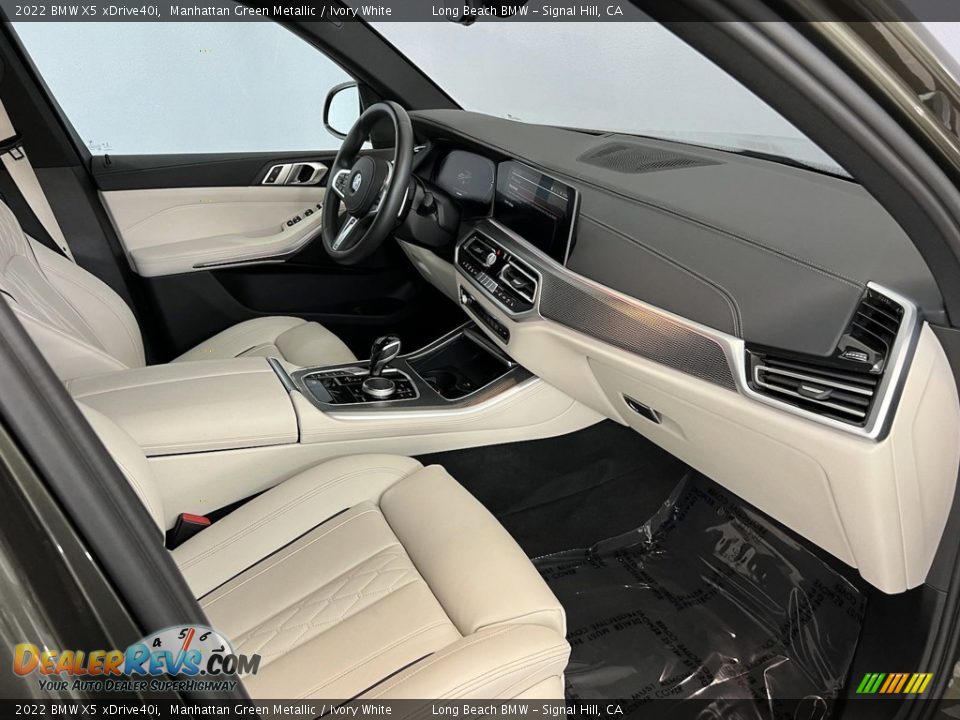 Front Seat of 2022 BMW X5 xDrive40i Photo #13