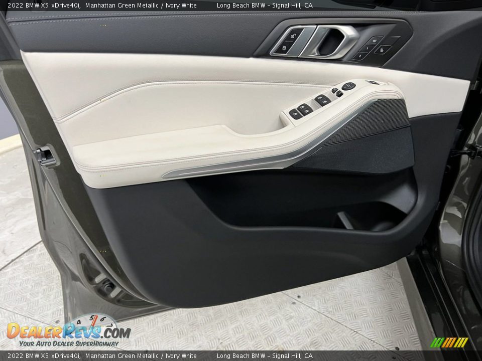 Door Panel of 2022 BMW X5 xDrive40i Photo #22