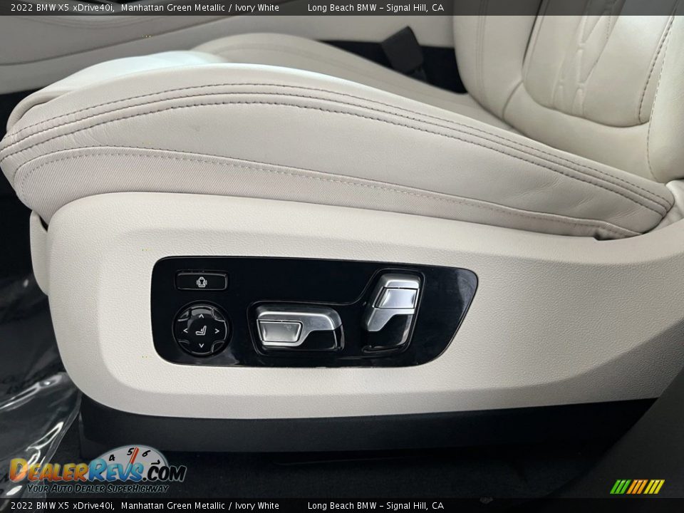 Front Seat of 2022 BMW X5 xDrive40i Photo #24