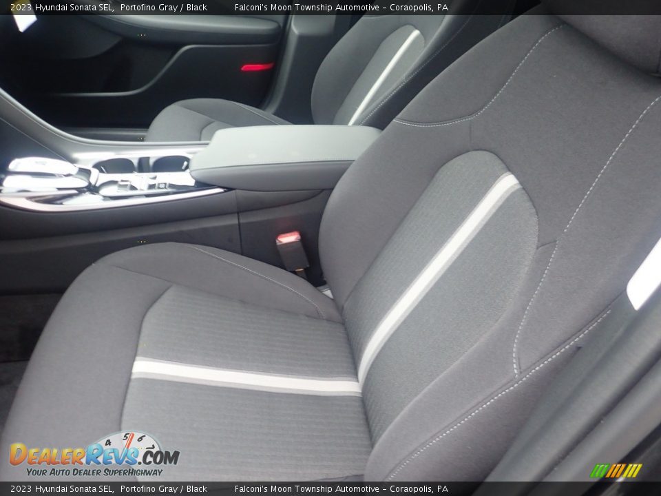 Front Seat of 2023 Hyundai Sonata SEL Photo #10