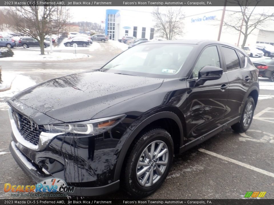 Front 3/4 View of 2023 Mazda CX-5 S Preferred AWD Photo #7