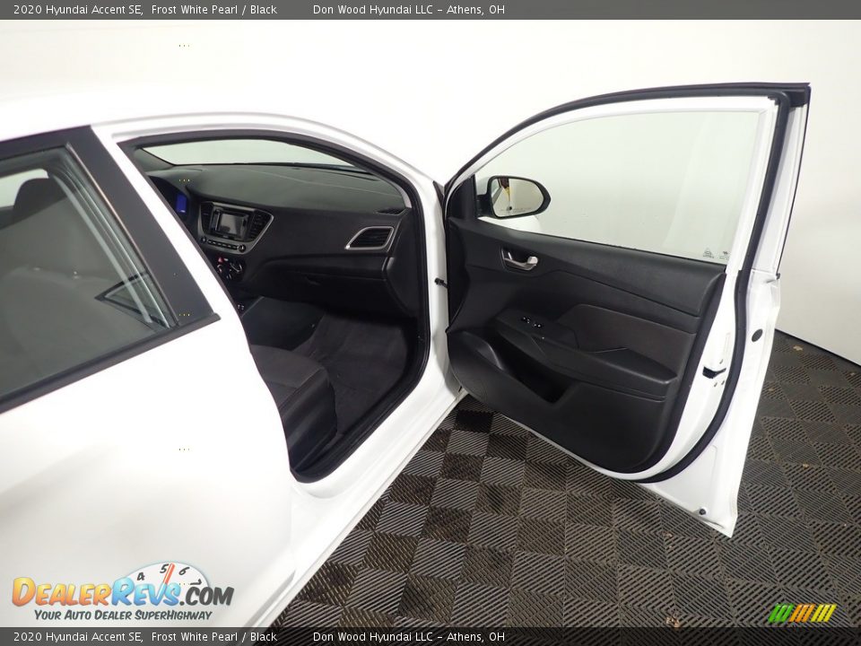 2020 Hyundai Accent SE Frost White Pearl / Black Photo #35