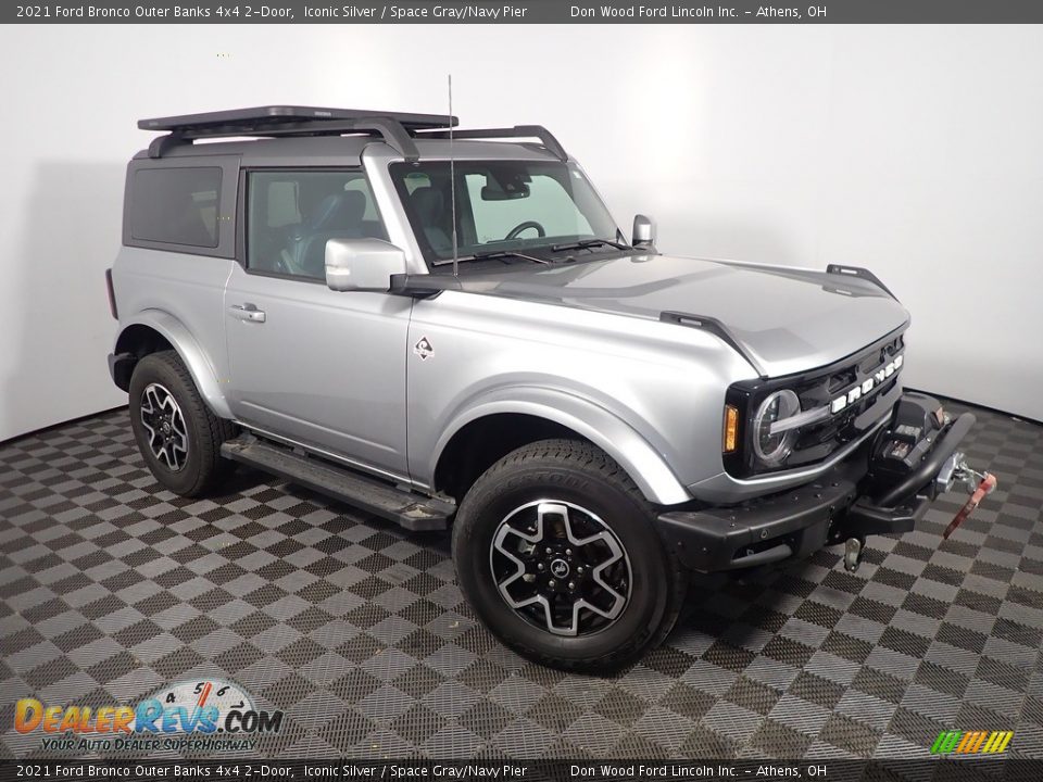 Front 3/4 View of 2021 Ford Bronco Outer Banks 4x4 2-Door Photo #4