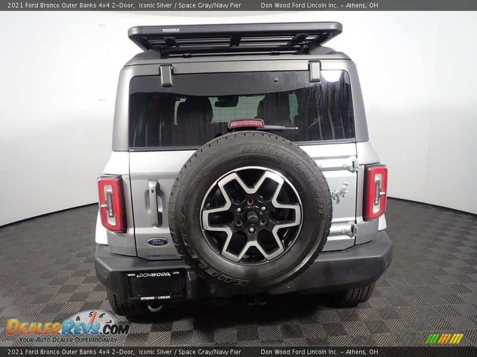 2021 Ford Bronco Outer Banks 4x4 2-Door Iconic Silver / Space Gray/Navy Pier Photo #12