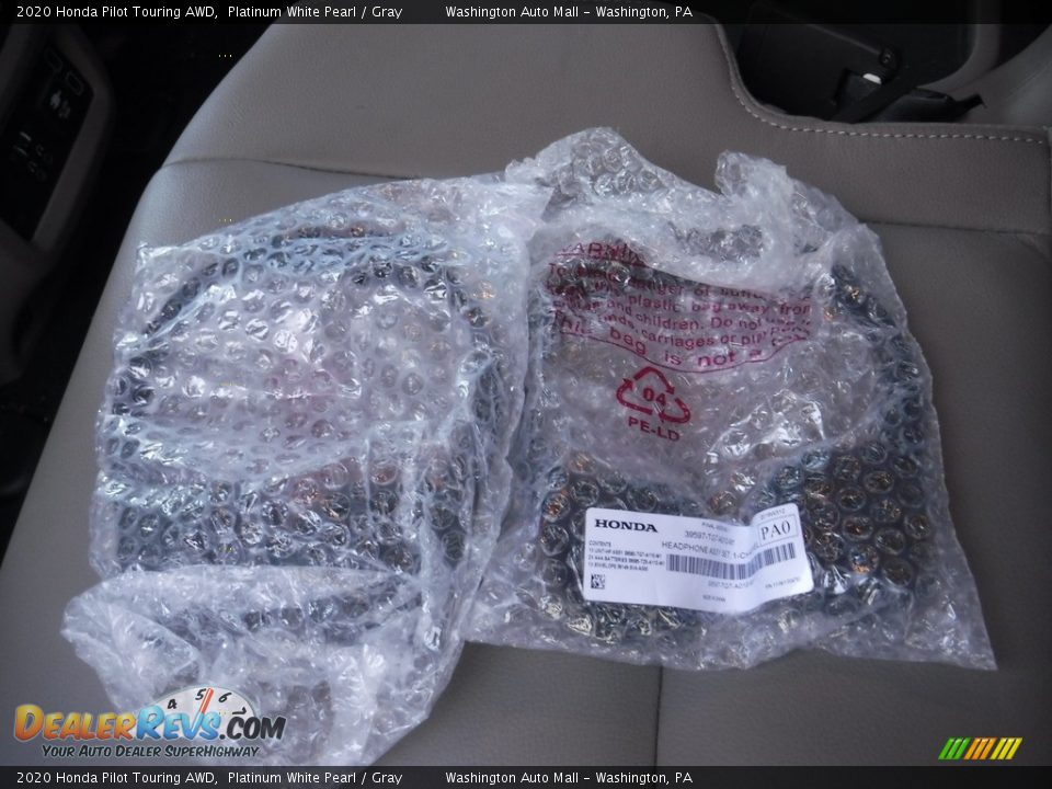 2020 Honda Pilot Touring AWD Platinum White Pearl / Gray Photo #12