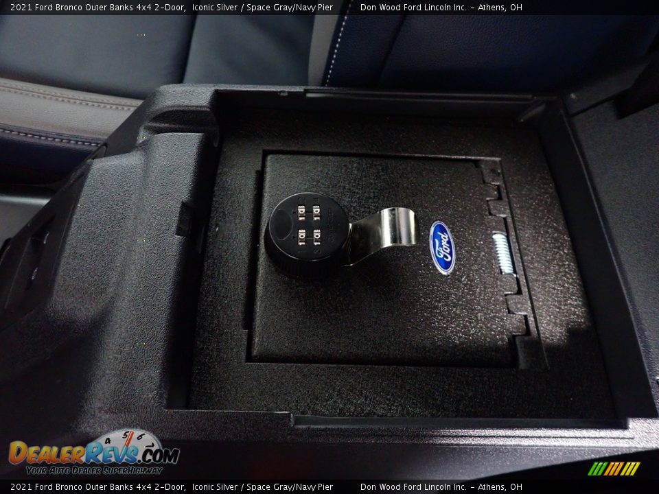 2021 Ford Bronco Outer Banks 4x4 2-Door Iconic Silver / Space Gray/Navy Pier Photo #29