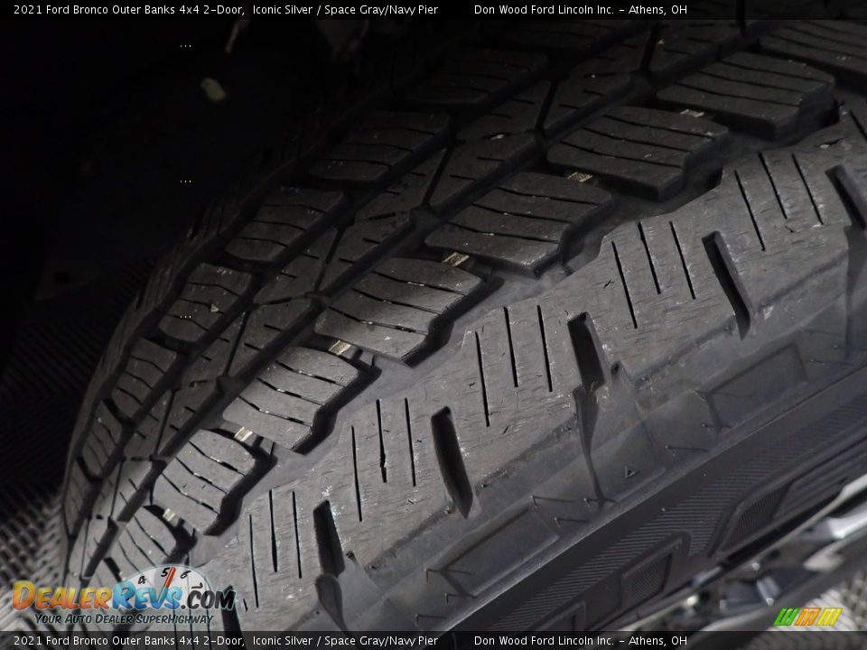 2021 Ford Bronco Outer Banks 4x4 2-Door Iconic Silver / Space Gray/Navy Pier Photo #35