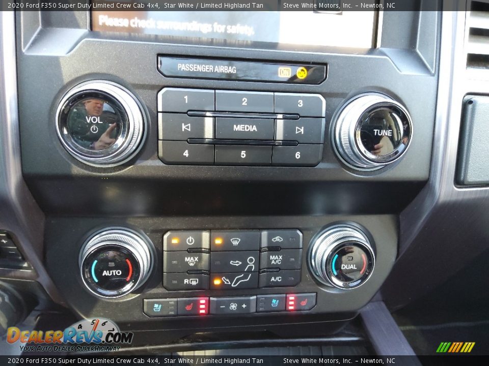 Controls of 2020 Ford F350 Super Duty Limited Crew Cab 4x4 Photo #31