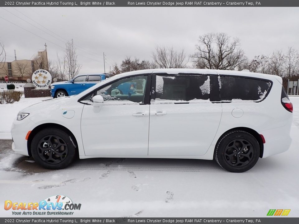 2022 Chrysler Pacifica Hybrid Touring L Bright White / Black Photo #2