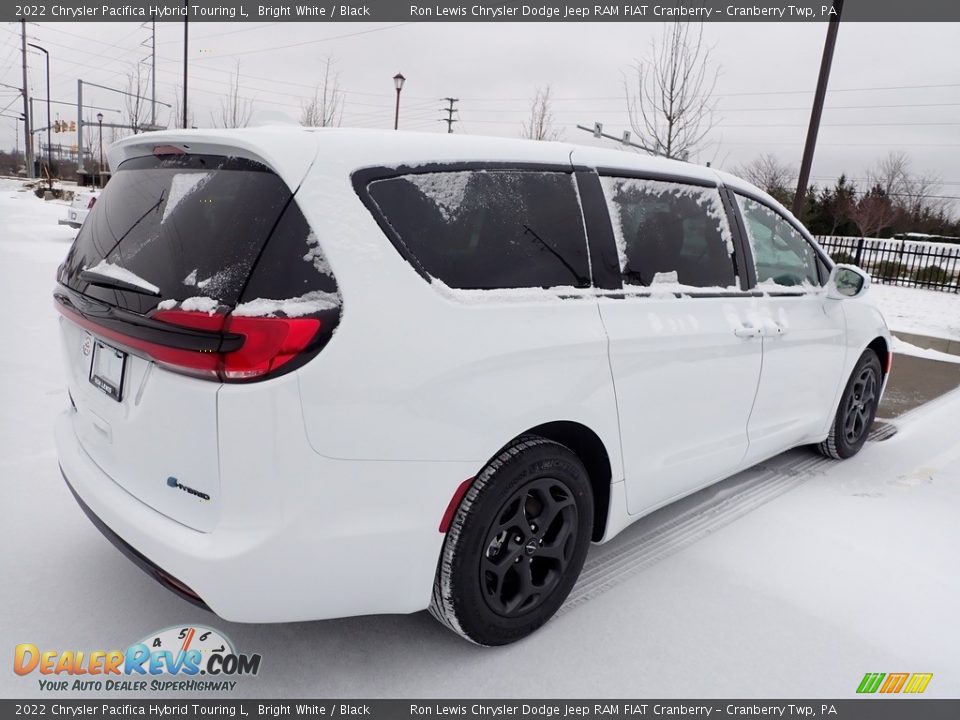 2022 Chrysler Pacifica Hybrid Touring L Bright White / Black Photo #5