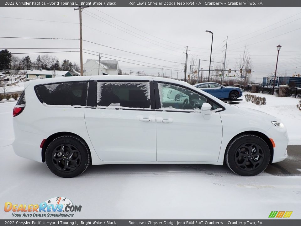 2022 Chrysler Pacifica Hybrid Touring L Bright White / Black Photo #6