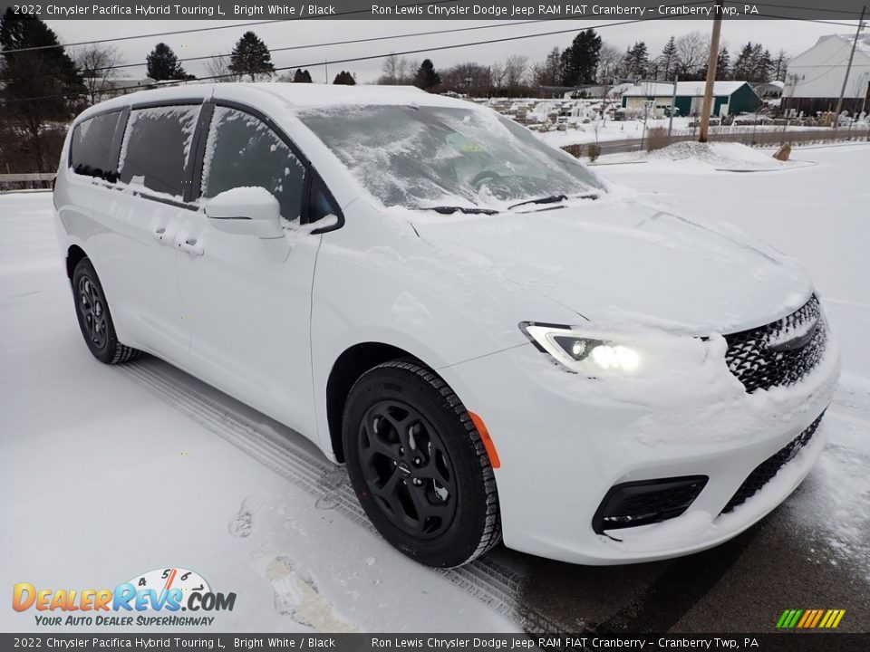 2022 Chrysler Pacifica Hybrid Touring L Bright White / Black Photo #7