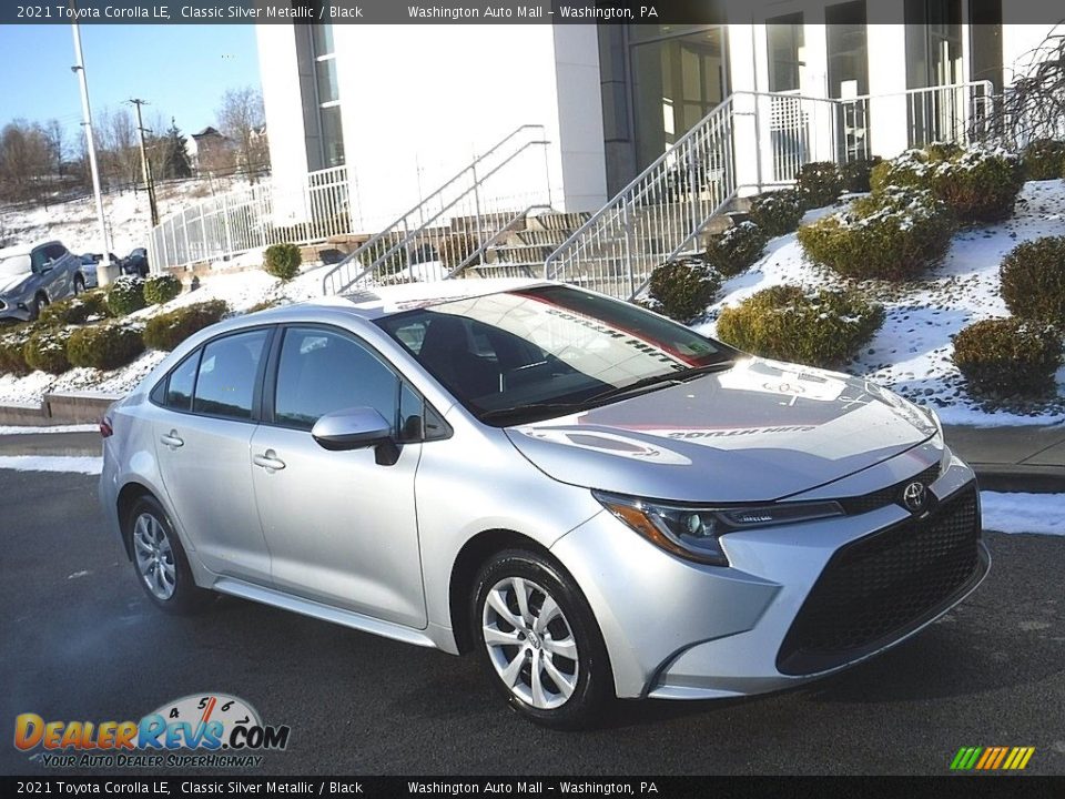 Front 3/4 View of 2021 Toyota Corolla LE Photo #1