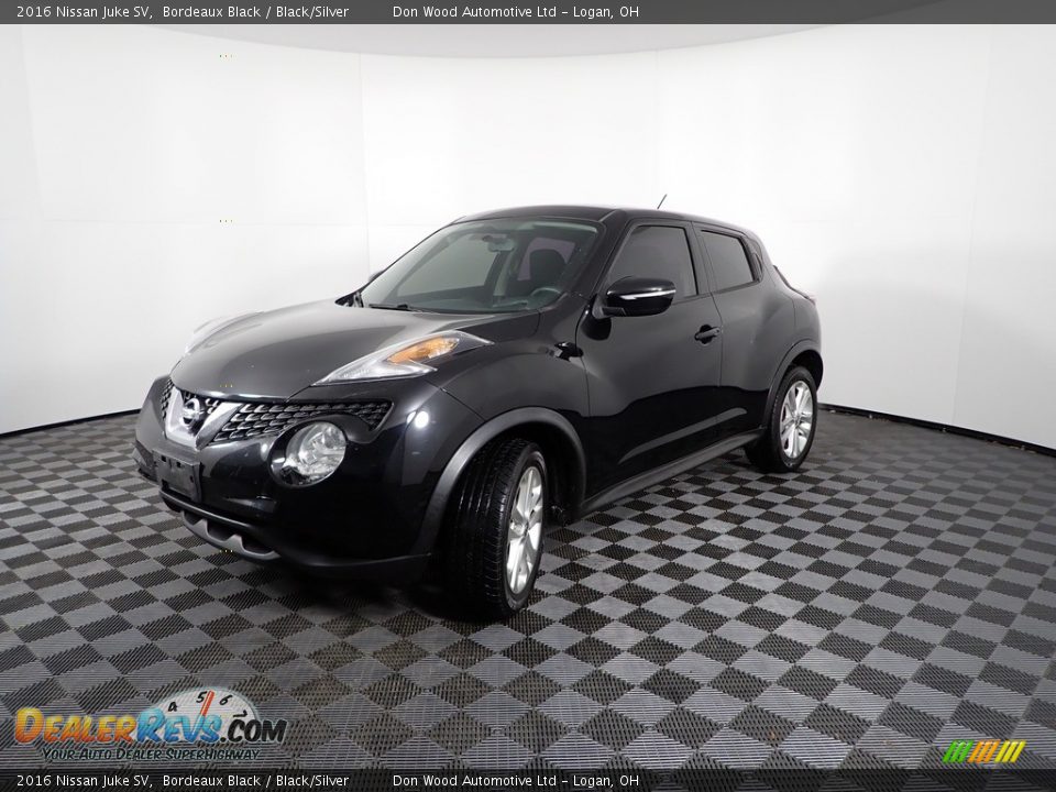 2016 Nissan Juke SV Bordeaux Black / Black/Silver Photo #5