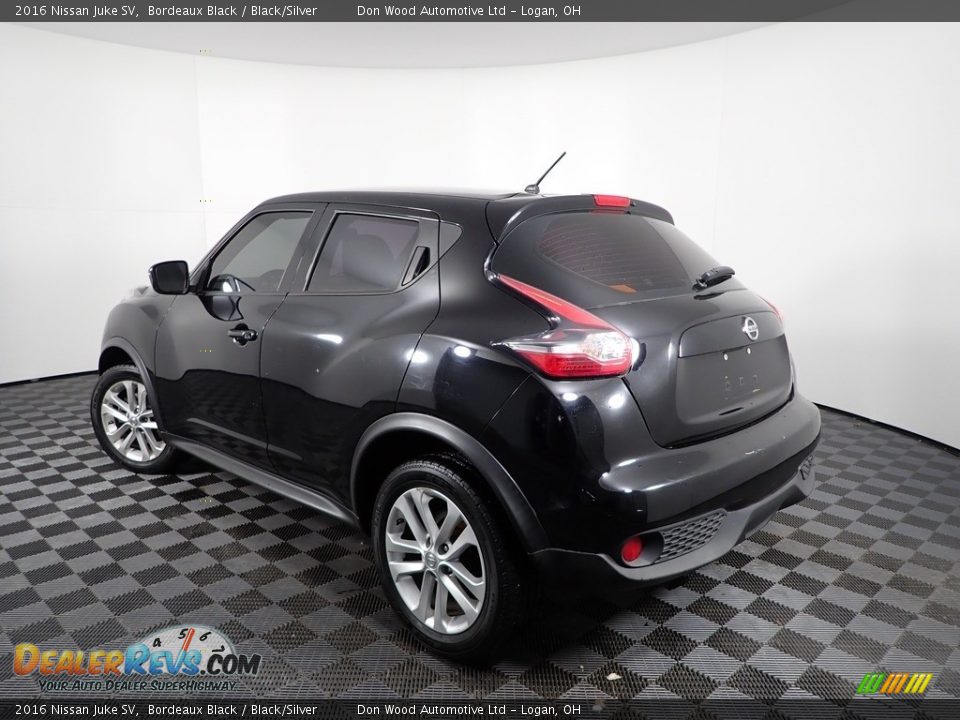 2016 Nissan Juke SV Bordeaux Black / Black/Silver Photo #6