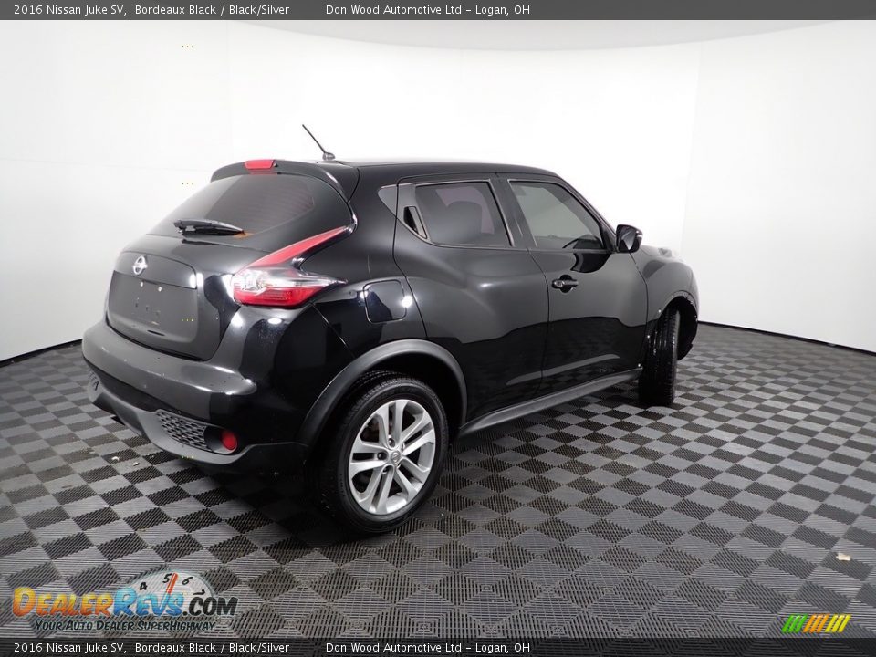 2016 Nissan Juke SV Bordeaux Black / Black/Silver Photo #10