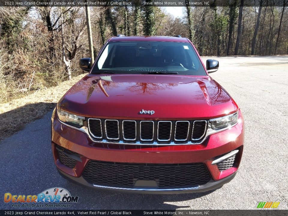 2023 Jeep Grand Cherokee Laredo 4x4 Velvet Red Pearl / Global Black Photo #3