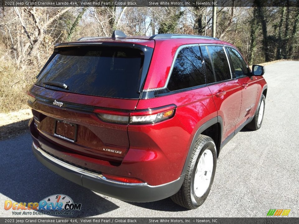 2023 Jeep Grand Cherokee Laredo 4x4 Velvet Red Pearl / Global Black Photo #6