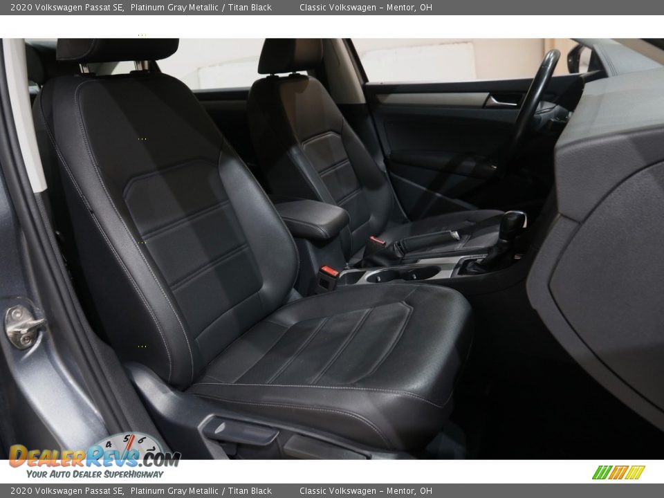 Front Seat of 2020 Volkswagen Passat SE Photo #15