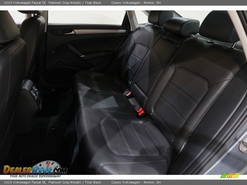 2020 Volkswagen Passat SE Platinum Gray Metallic / Titan Black Photo #17