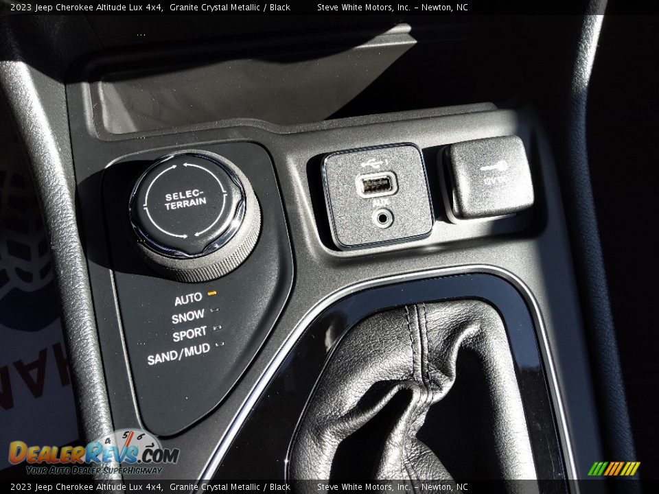 Controls of 2023 Jeep Cherokee Altitude Lux 4x4 Photo #29