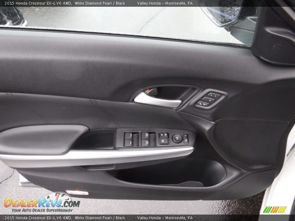 Door Panel of 2015 Honda Crosstour EX-L V6 4WD Photo #11