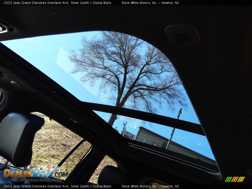 2023 Jeep Grand Cherokee Overland 4x4 Silver Zynith / Global Black Photo #33