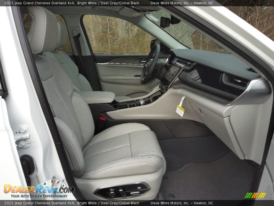 Front Seat of 2023 Jeep Grand Cherokee Overland 4x4 Photo #18