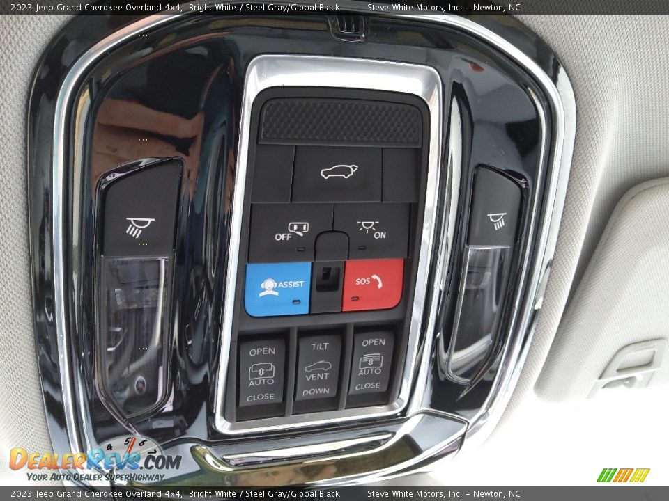 Controls of 2023 Jeep Grand Cherokee Overland 4x4 Photo #34