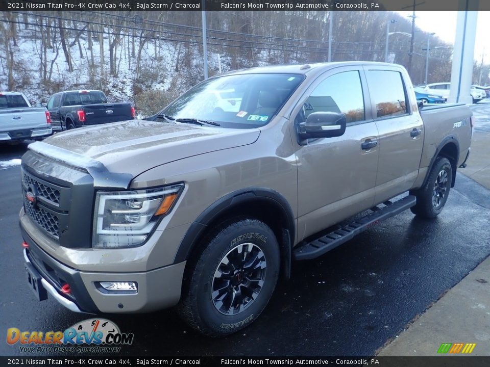 Front 3/4 View of 2021 Nissan Titan Pro-4X Crew Cab 4x4 Photo #7