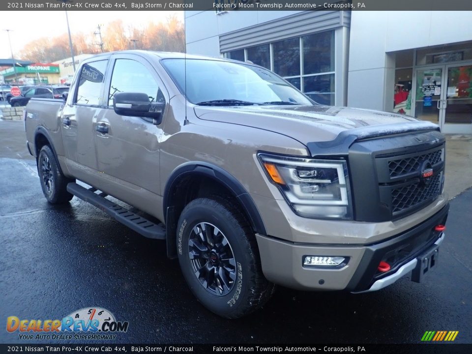 Front 3/4 View of 2021 Nissan Titan Pro-4X Crew Cab 4x4 Photo #9