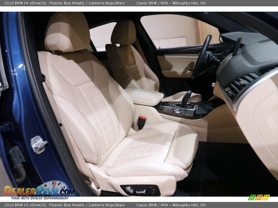 Front Seat of 2019 BMW X4 xDrive30i Photo #19