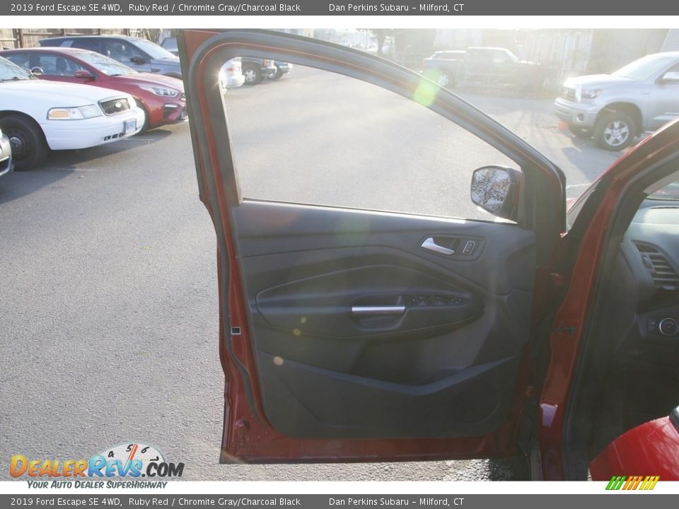 2019 Ford Escape SE 4WD Ruby Red / Chromite Gray/Charcoal Black Photo #9