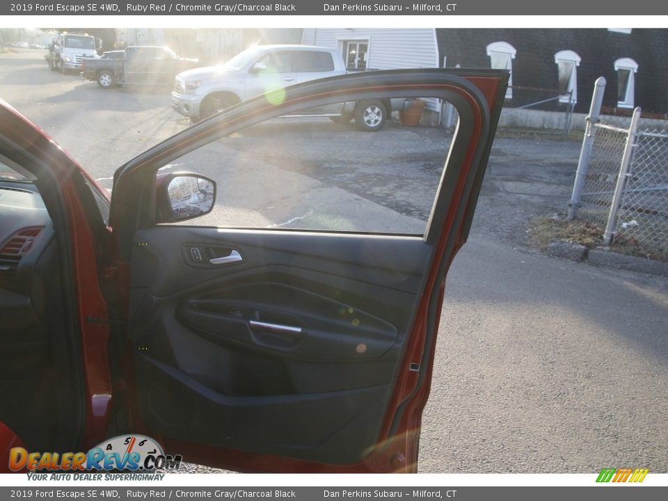 2019 Ford Escape SE 4WD Ruby Red / Chromite Gray/Charcoal Black Photo #16