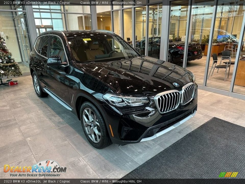 Front 3/4 View of 2023 BMW X3 xDrive30i Photo #1