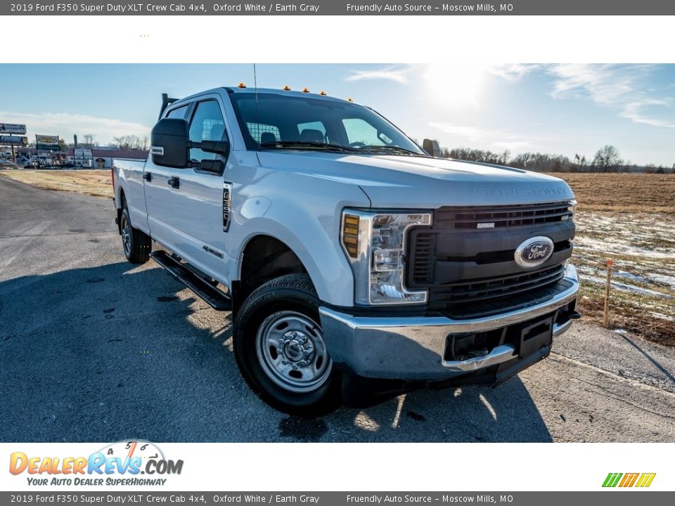 2019 Ford F350 Super Duty XLT Crew Cab 4x4 Oxford White / Earth Gray Photo #1