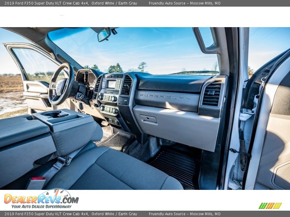 2019 Ford F350 Super Duty XLT Crew Cab 4x4 Oxford White / Earth Gray Photo #25