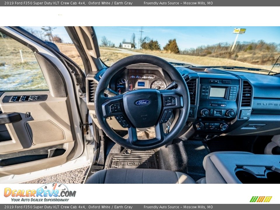 2019 Ford F350 Super Duty XLT Crew Cab 4x4 Oxford White / Earth Gray Photo #29