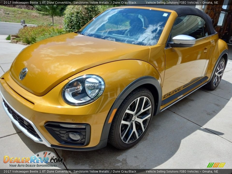 Front 3/4 View of 2017 Volkswagen Beetle 1.8T Dune Convertible Photo #1