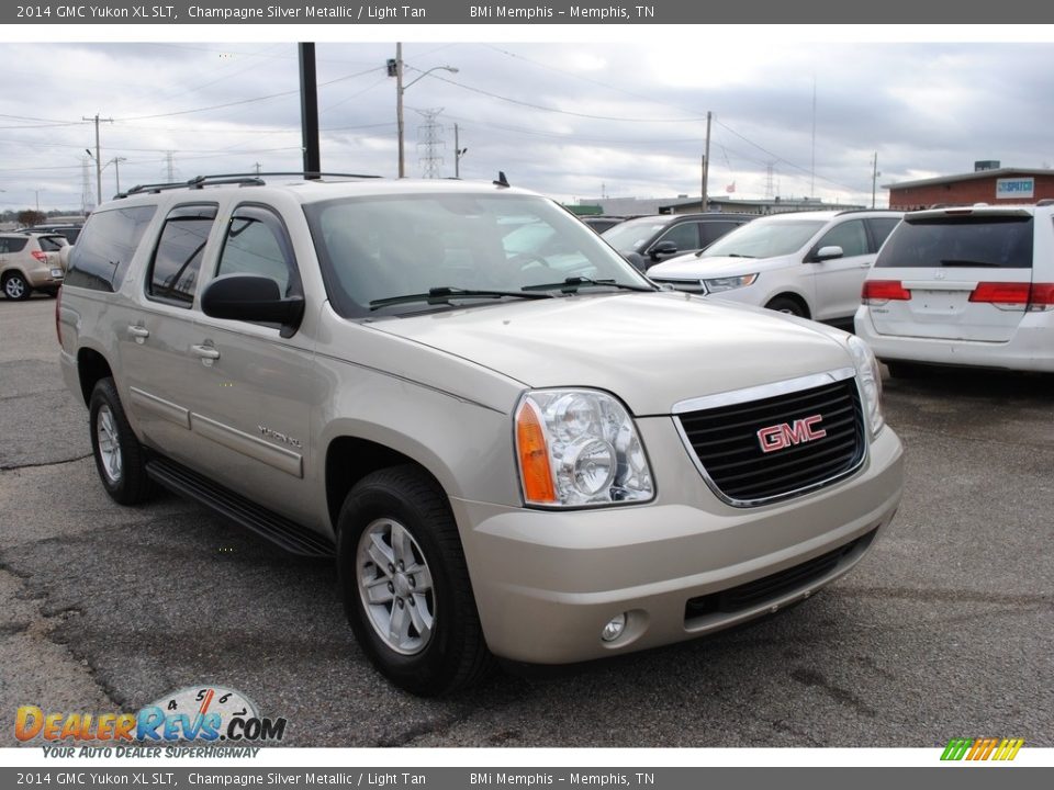 Front 3/4 View of 2014 GMC Yukon XL SLT Photo #7