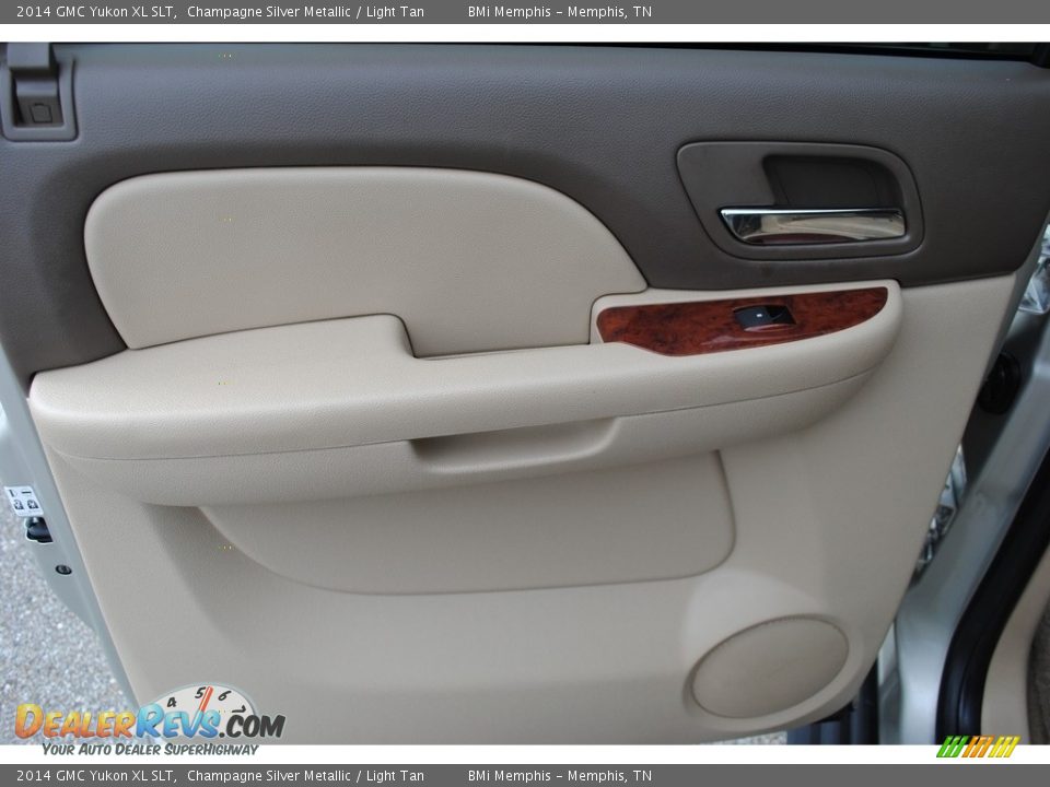 Door Panel of 2014 GMC Yukon XL SLT Photo #18