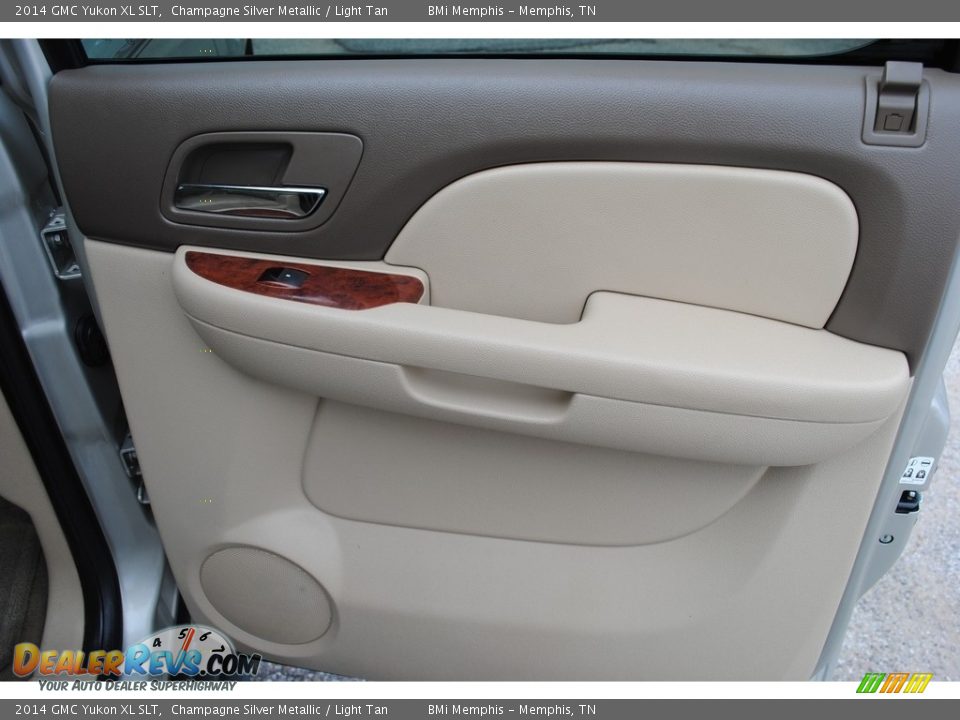 Door Panel of 2014 GMC Yukon XL SLT Photo #21